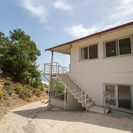 Cozy House With Balcony And Mountain View In Fethiye Сasa de vacaciones